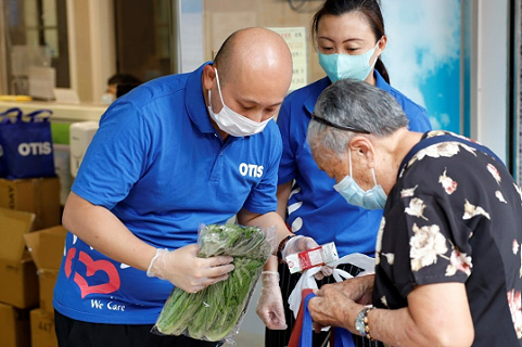 Otis employees helping at a food bank 