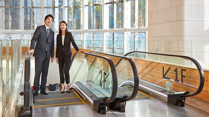 business-people-escalator