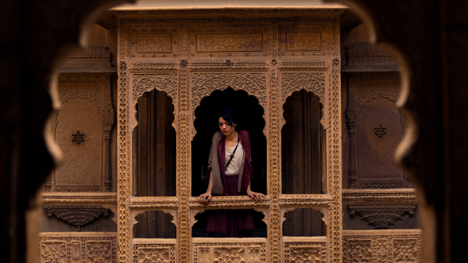 woman-on-ancient-balcony