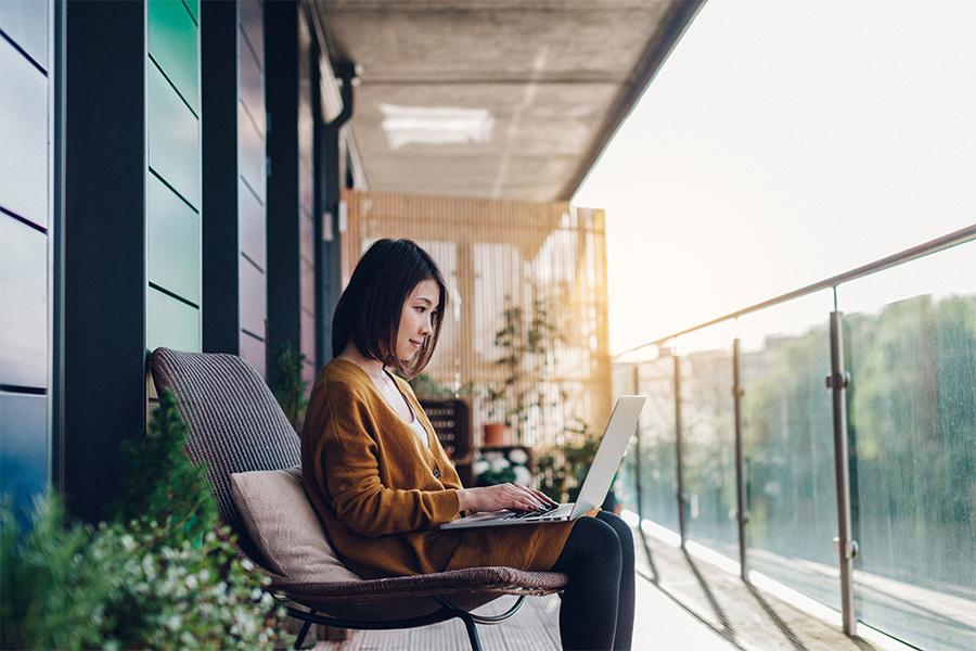 woman-on-laptop-balcony-900x600