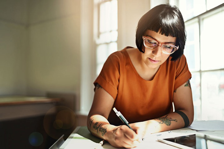 lady-with-glasses-writing