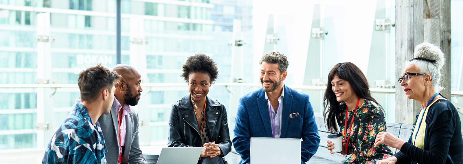 group of employee discussing 